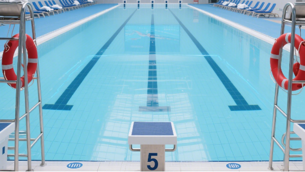 暢游在廣西：游泳池與館設(shè)施設(shè)備的完美結(jié)合